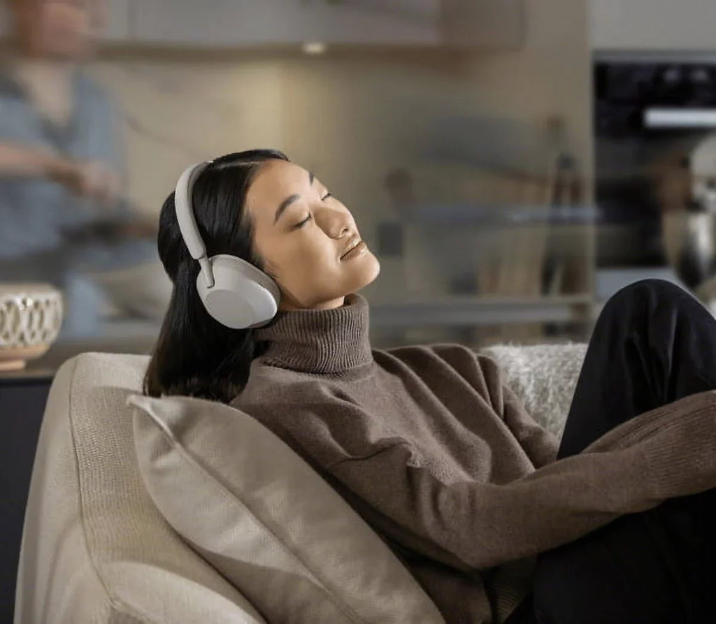 WH-1000XM5 Wireless Noise Canceling Over-Ear Headphones (Silver) Bundle