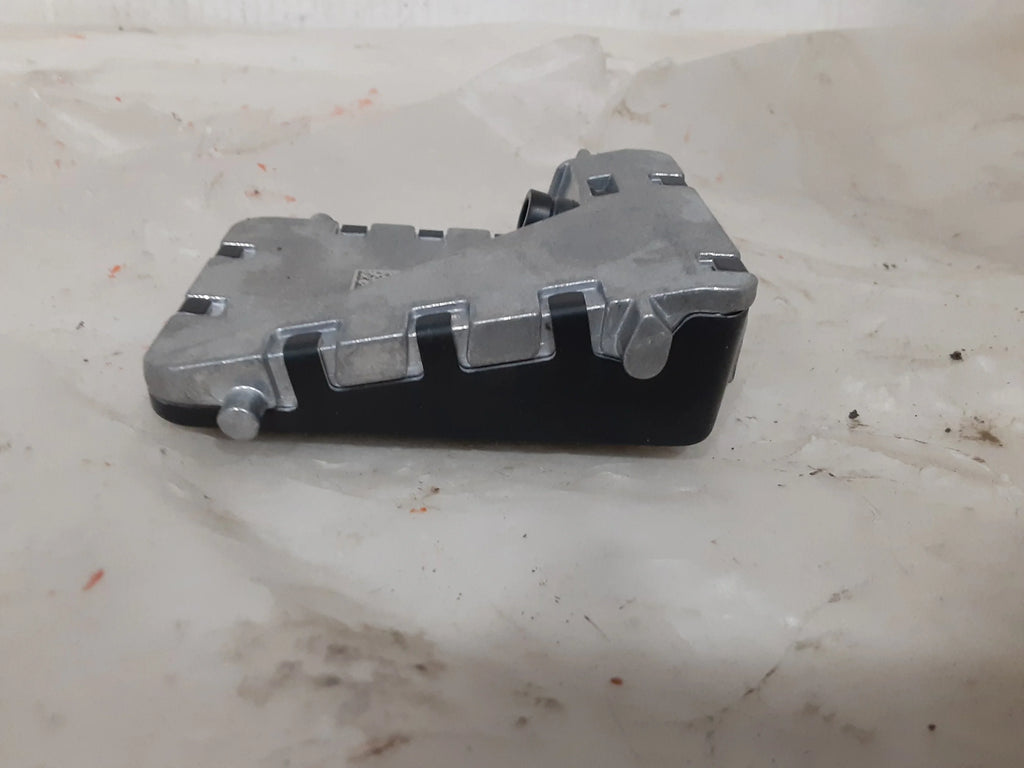Pre-Owned 18-19  Camry Windshield Front View lane Departure Camera 8646C-06010 OEM (Good)
