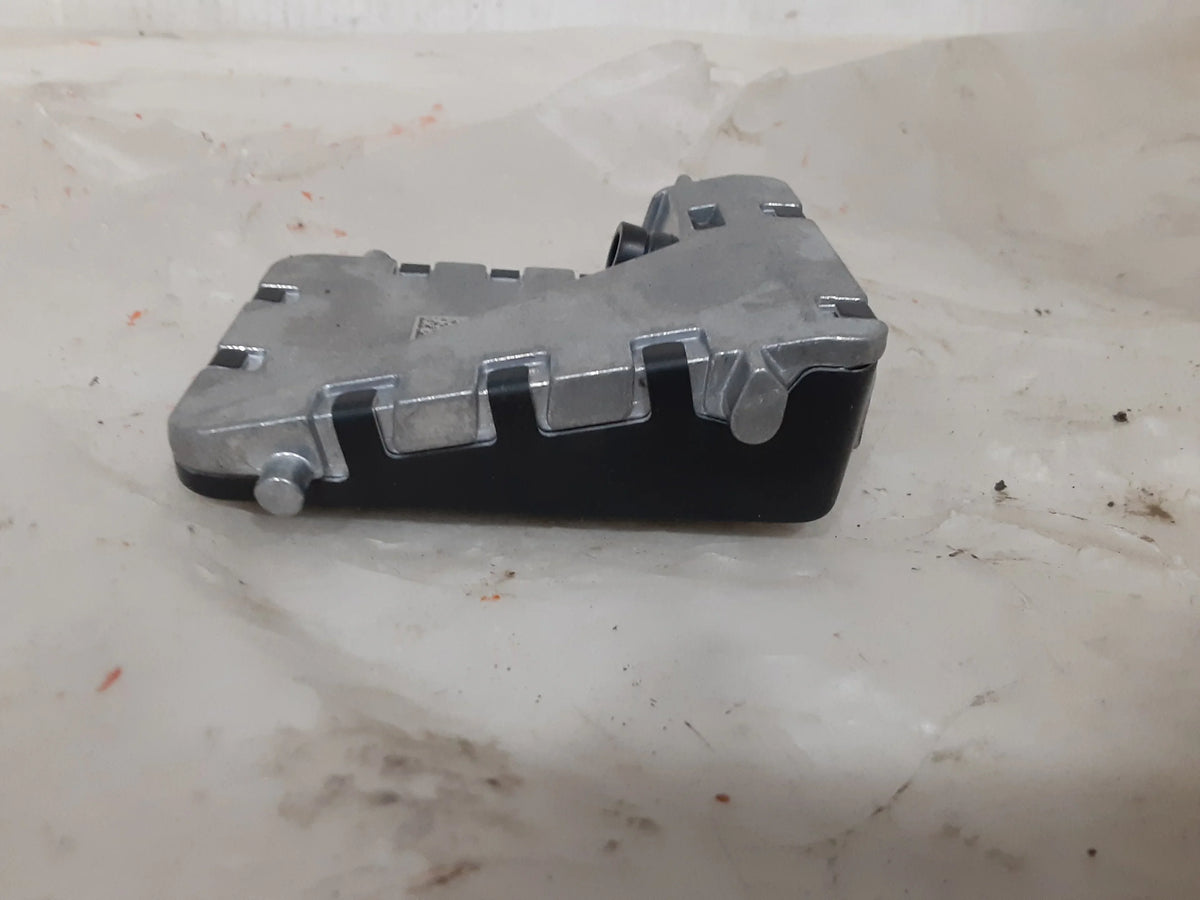 Pre-Owned 18-19  Camry Windshield Front View lane Departure Camera 8646C-06010 OEM (Good)
