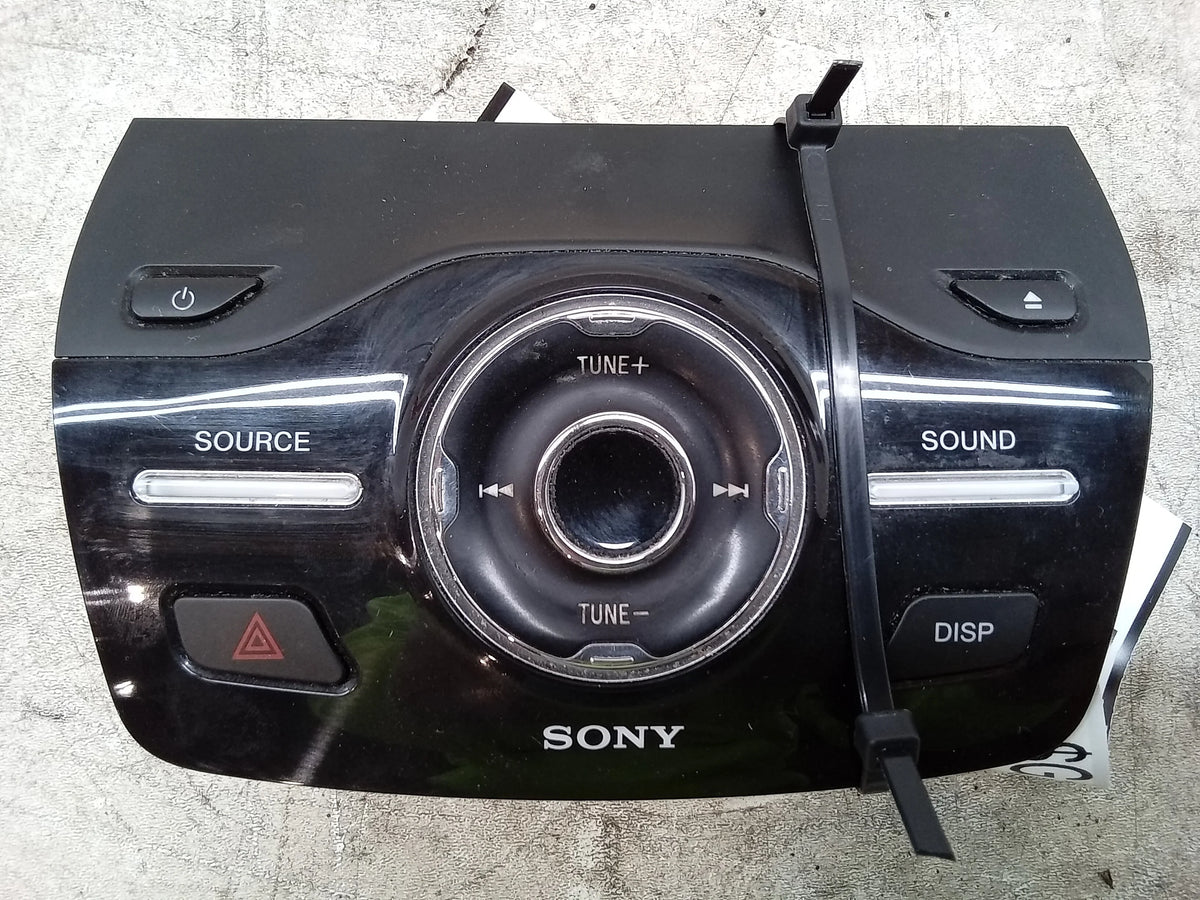 Pre-Owned 18  Escape  Radio Control Panel OEM (Good)