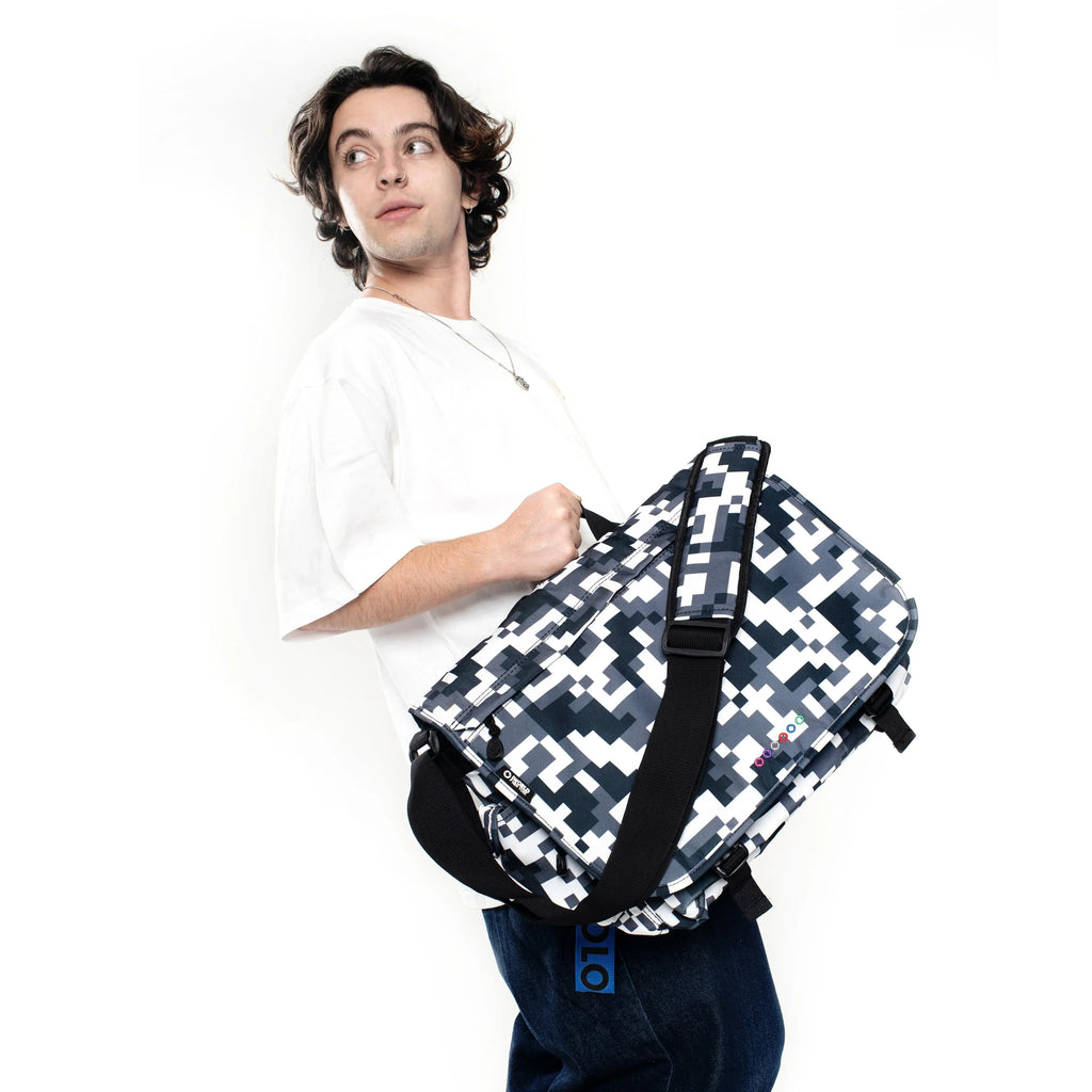 J World Unisex Thomas 16" Messenger Bag, Indi