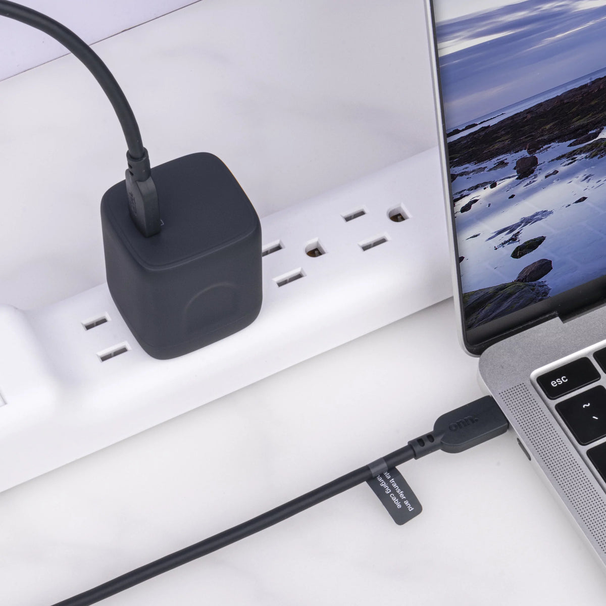 GAN 67W Laptop Charger with 1 USB-C Port, suitable for ,,,,,,Grey. onn