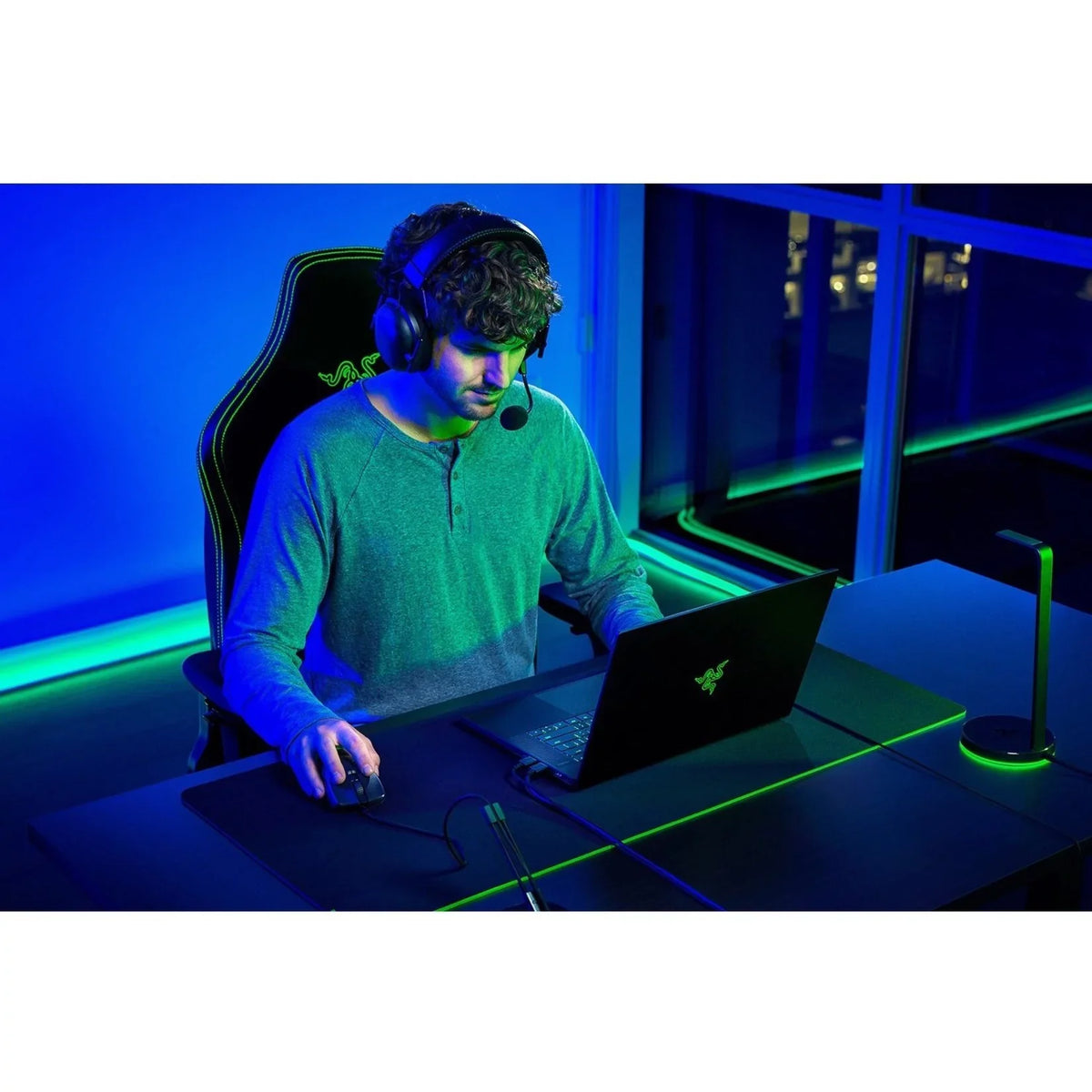 Blade 15 Advanced Edition 15.6" 4K UHD Gaming Laptop,  Core i9 i9-12900H, NVIDIA GeForce RTX 3080 Ti 16 GB, 1TB SSD, Windows 11 Home