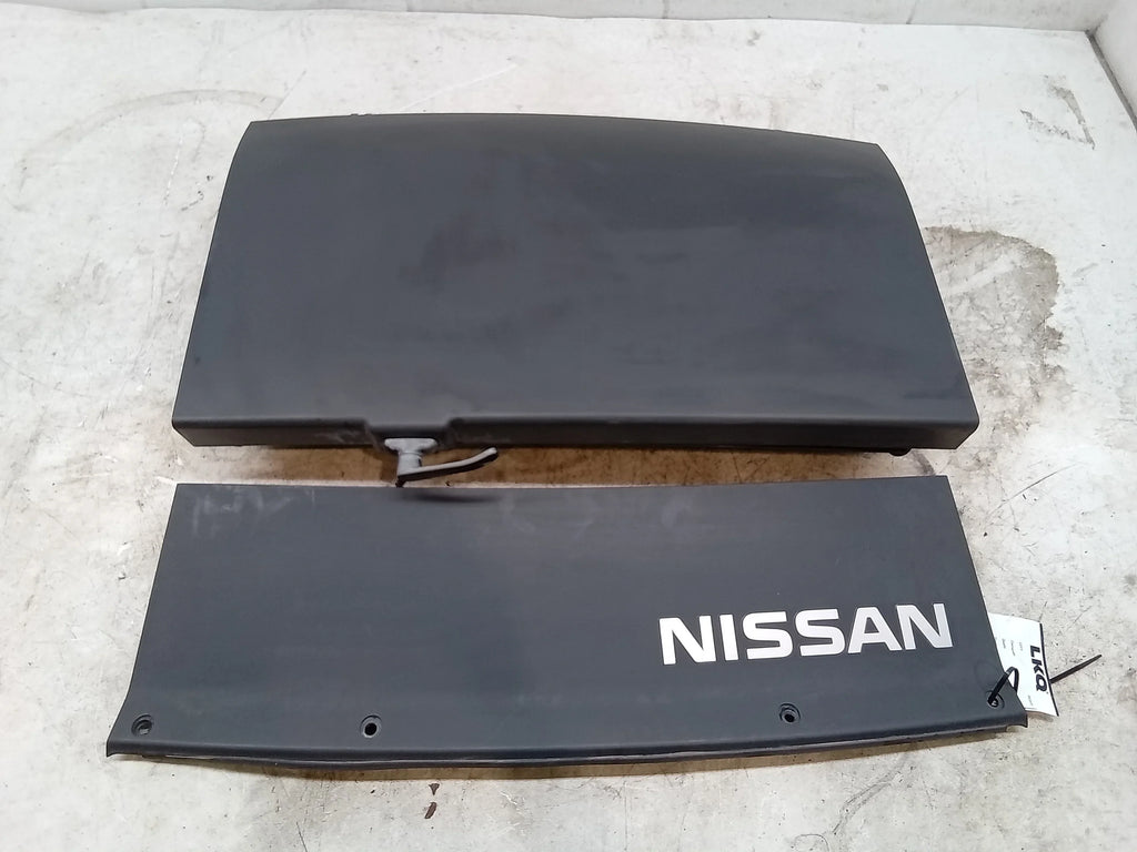 Pre-Owned 05 Nissan Xterra Roof Rack Storage Bin With wrap OEM (Good)