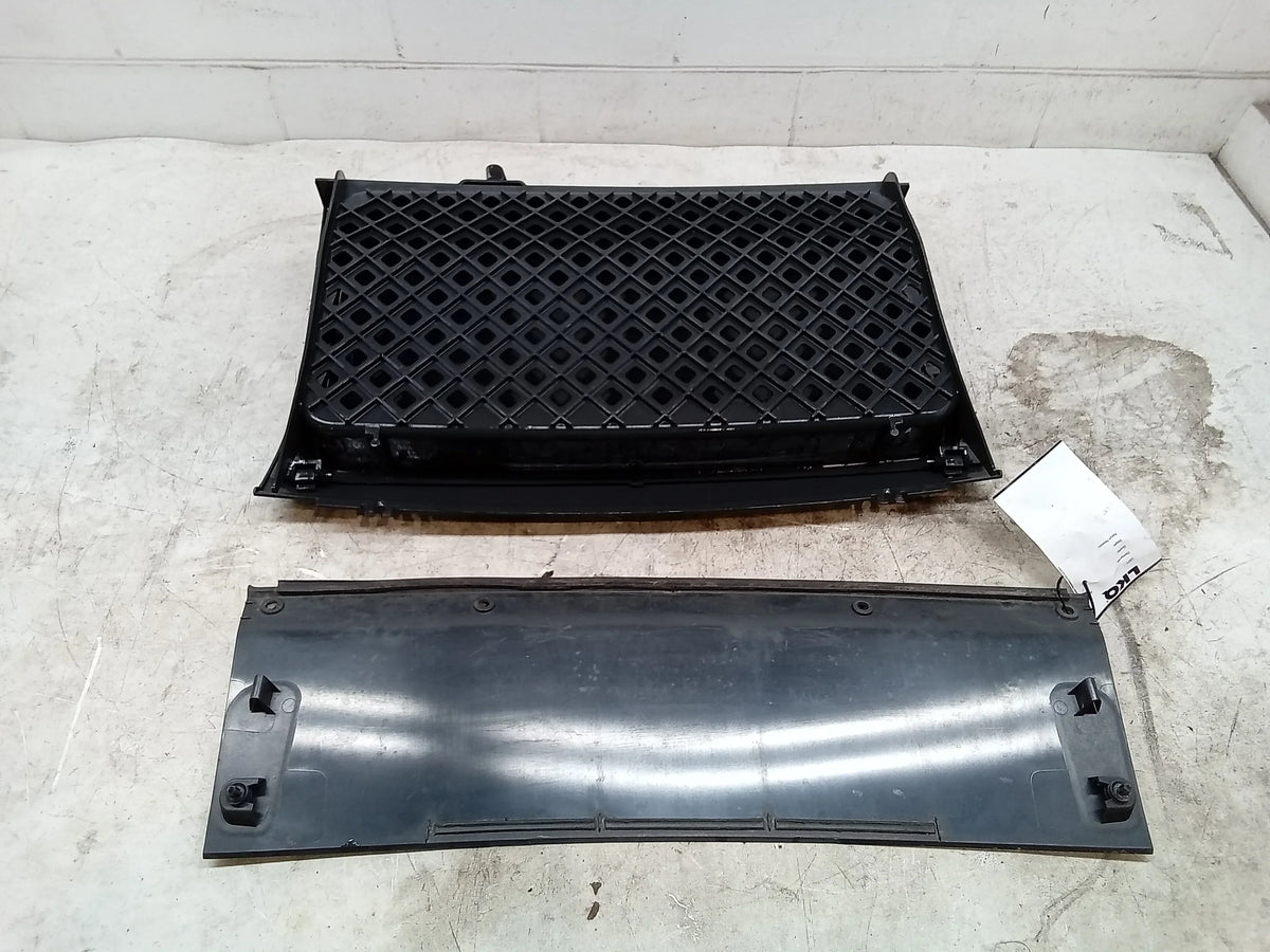 Pre-Owned 05 Nissan Xterra Roof Rack Storage Bin With wrap OEM (Good)