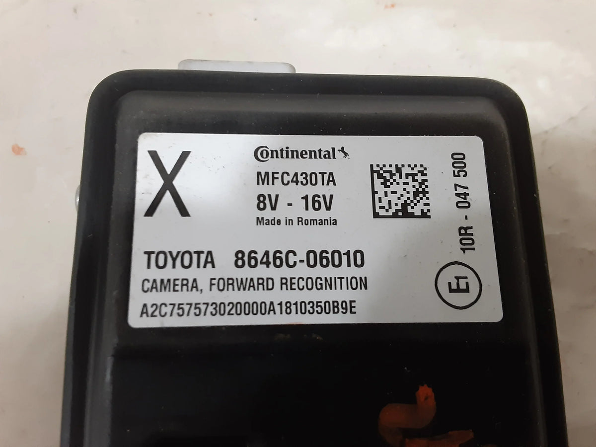 Pre-Owned 18-19  Camry Windshield Front View lane Departure Camera 8646C-06010 OEM (Good)