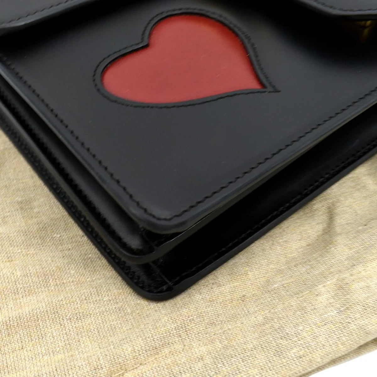 Pre-owned GUCCI Knight Malaga Kid Heart Medium Leather Crossbody Bag Black 431777