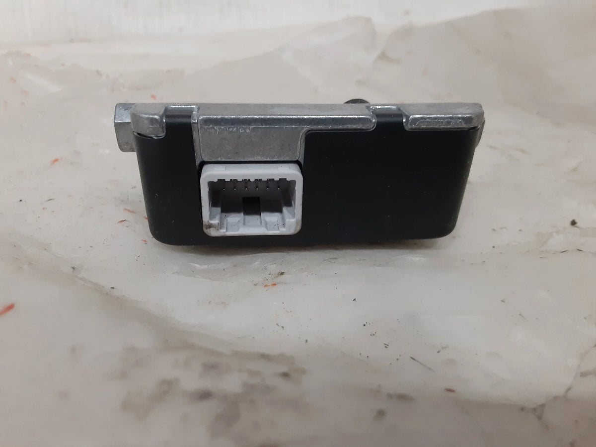 Pre-Owned 18-19  Camry Windshield Front View lane Departure Camera 8646C-06010 OEM (Good)