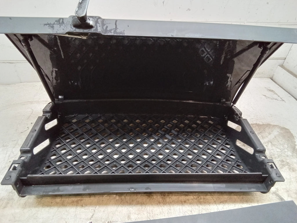 Pre-Owned 05 Nissan Xterra Roof Rack Storage Bin With wrap OEM (Good)
